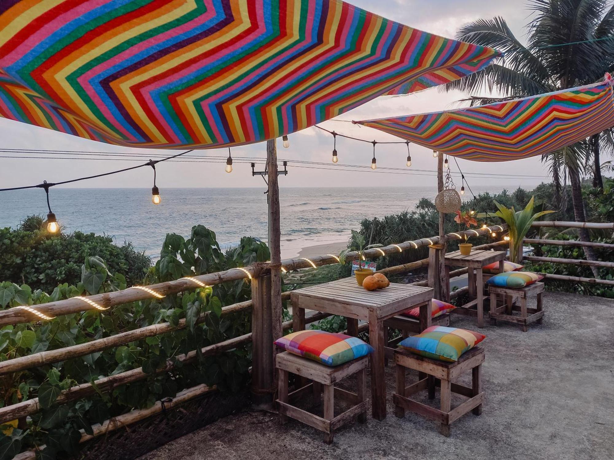 Gaia Ocean Surf Yoga Hostel Ahangama Exterior photo
