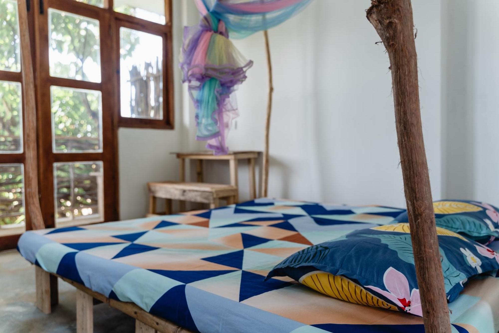 Gaia Ocean Surf Yoga Hostel Ahangama Exterior photo