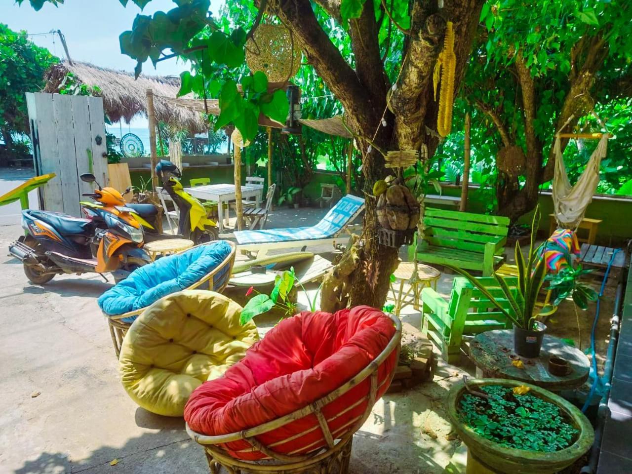 Gaia Ocean Surf Yoga Hostel Ahangama Exterior photo